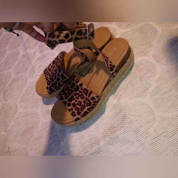 Cheetah Wedges - Picture 2 of 3